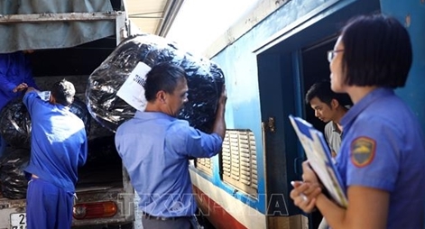Đường sắt công bố đường dây nóng vận chuyển miễn phí hàng cứu trợ