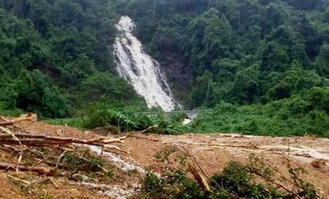 Bốn người đi rừng bị núi lở vùi lấp thương tâm