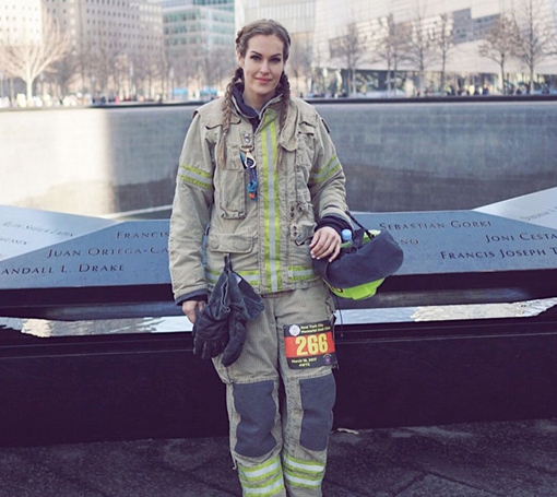 Hotgirl lính cứu hỏa và thông điệp "Tại sao tôi lại không thể?"