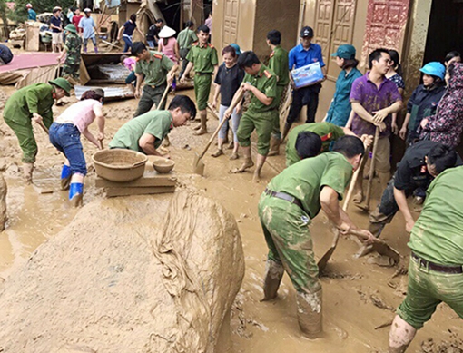 Qua gian khó, tỏ lòng người 