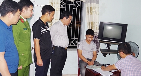 Dọa gửi clip vợ vào nhà nghỉ với người lạ cho chồng để tống tiền