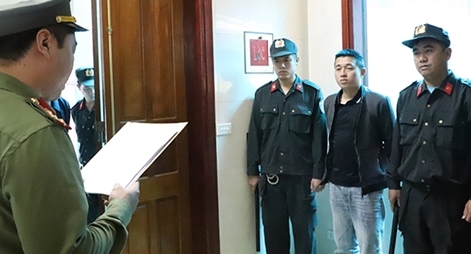 Khởi tố, bắt giam bị can “Tàng trữ, sử dụng trái phép vũ khí quân dụng”