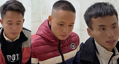 Bắt 3 đối tượng đưa 5 người Campuchia xuất cảnh trái phép