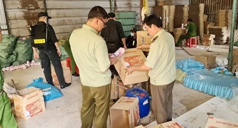 Phát hiện số lượng lớn hàng hóa nghi nhập lậu