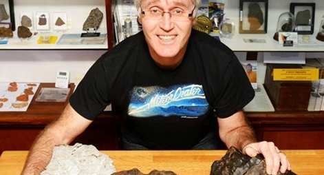 Săn tìm vật chất từ trên trời rơi xuống