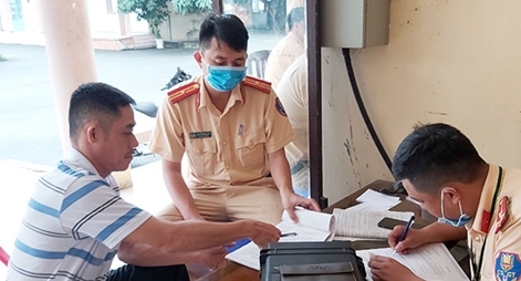 Tài xế sử dụng rượu bia, điều khiển xe quá tốc độ trên cao tốc 