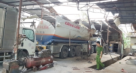 Xe bồn phát nổ khi đang sửa chữa trong gara, 3 người trọng thương