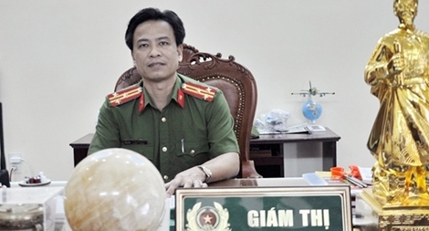 "Hạ gục" côn đồ cộm cán bằng tình thương