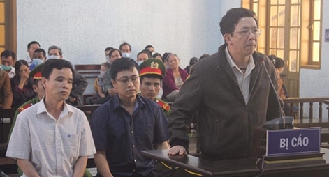  15 năm tù cho Chủ tịch huyện phạm tội “tham ô tài sản”