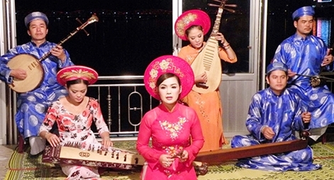 Siết chặt quản lý biểu diễn ca Huế trên sông Hương