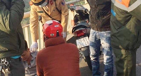 Buồn chuyện tình cảm, thanh niên đòi nhảy cầu Chương Dương tự tử