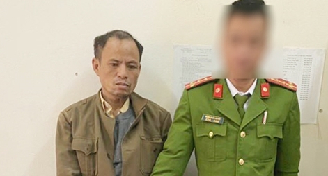 Con nghiện buôn ma túy lao xe vào Công an định bỏ chạy