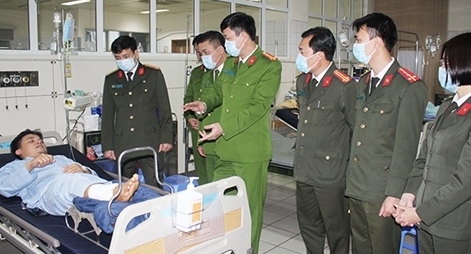 Chiến sĩ Công an quên mình truy bắt tội phạm