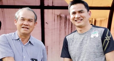 Bầu Đức muốn gì ở Kiatisak?