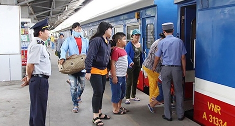 Trẻ em đi tàu Tết Tân Sửu được giảm một nửa giá vé