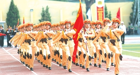 “Vì nước quên thân, vì dân phục vụ”