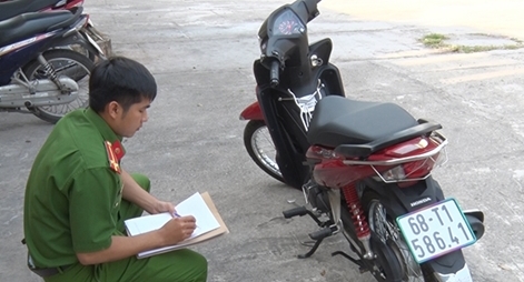 Quên không rút khóa, chiếc xe máy "biến mất" trong phút chốc