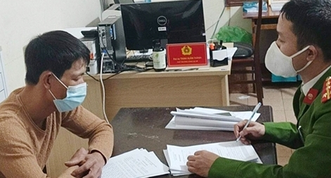 Xử phạt 2 người đưa khách tham quan chùa Hương bất chấp lệnh cấm