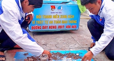 “Đinh tặc” lại gây khốn đốn cho người đi đường