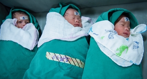 Người mẹ 2 con đã sinh thành công 3 con mang thai tự nhiên