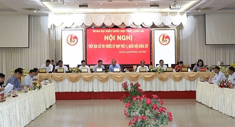 Phó Thủ tướng Thường trực Trương Hòa Bình tiếp xúc cử tri Long An