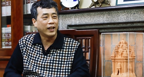 “Nhà văn mà đưa ra giải pháp thì... rất nguy”