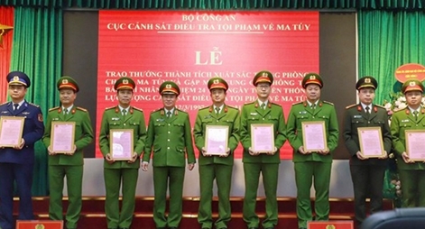 Phá đường dây chuyển trái phép 600 tỷ đồng ra nước ngoài