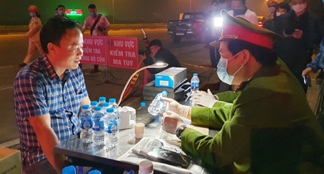 Phạt nặng lái xe vi phạm nồng độ cồn, ma túy