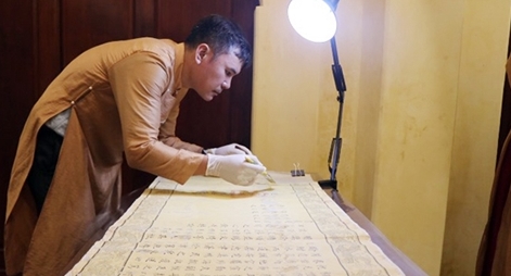 Gìn giữ các đạo sắc phong - "Báu vật" linh thiêng của làng quê xứ Huế