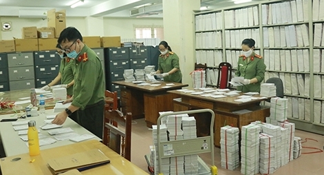 Tình người qua những trang hồ sơ