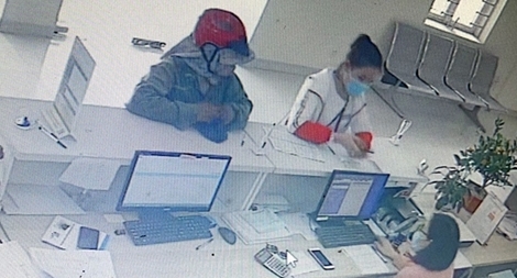 Làm giả chứng minh thư, đoạt số điện thoại để lừa đảo