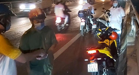 Nam thanh niên để lại nhiều giấy tờ tuỳ thân rồi lao xuống sông Tiền 