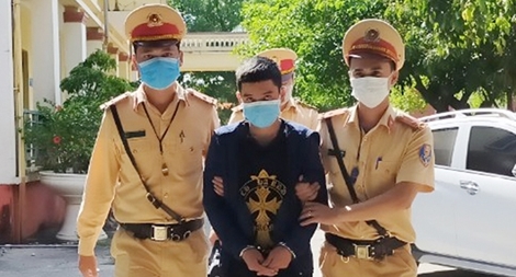 Kiểm tra vi phạm trật tự an toàn giao thông, phát hiện đối tượng tàng trữ ma túy đá