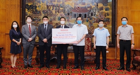 Honda Việt Nam ủng hộ máy xét nghiệm COVID -19 và máy trợ thở cho tỉnh Vĩnh  Phúc và Hà Nam