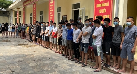 Tưởng Công an bận bảo vệ bầu cử, tổ chức 40 người hát karaoke và sử dụng ma túy