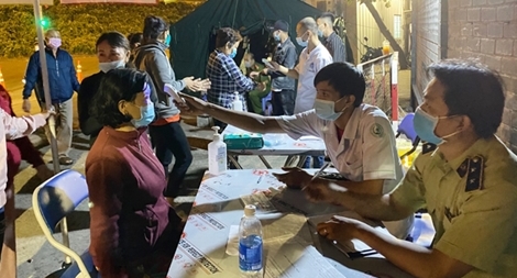 Lính xung kích ở chốt chặn COVID-19