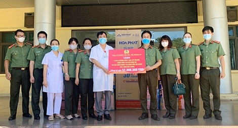 CBCS Cục Tổ chức cán bộ tiếp sức các y, bác sĩ BV Dã chiến số 2 Bắc Giang