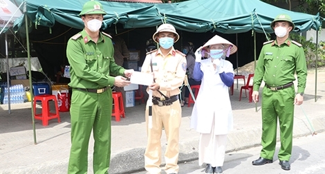 Nghĩa tình trong tâm dịch