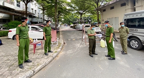 Khi trụ sở Công an phường nằm giữa tâm dịch