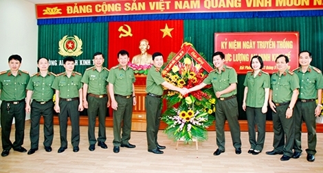 Chiến công ở thành phố Hoa phượng đỏ