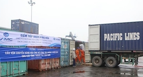 Hàng trăm tấn hàng hóa từ Hải Phòng vào TP Hồ Chí Minh bằng đường biển