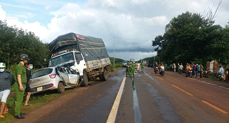 2 xe ô tô đối đầu, 3 người tử vong tại chỗ
