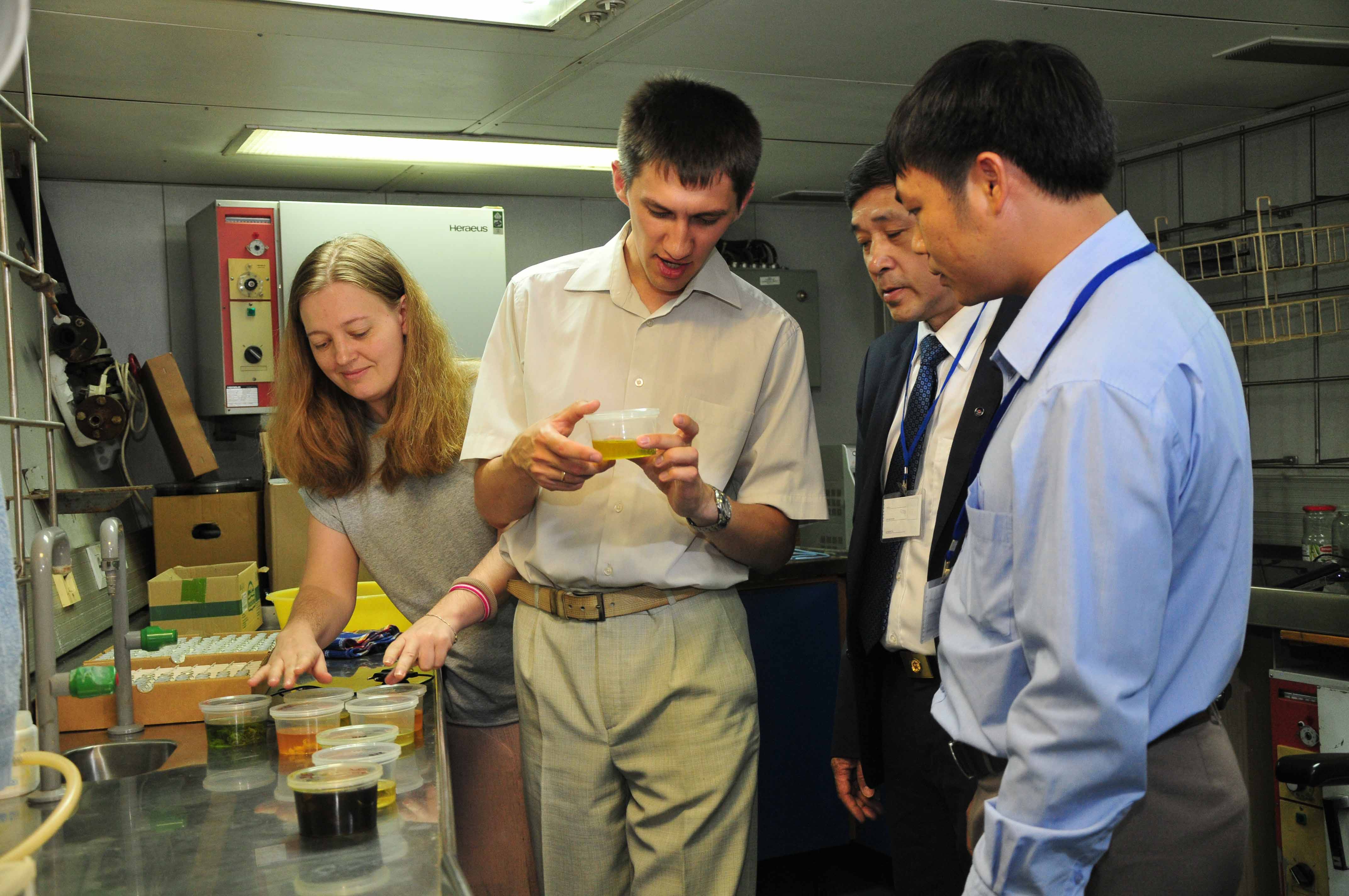 Tàu nghiên cứu khoa học Viện sỹ Oparin của Nga đến Nha Trang