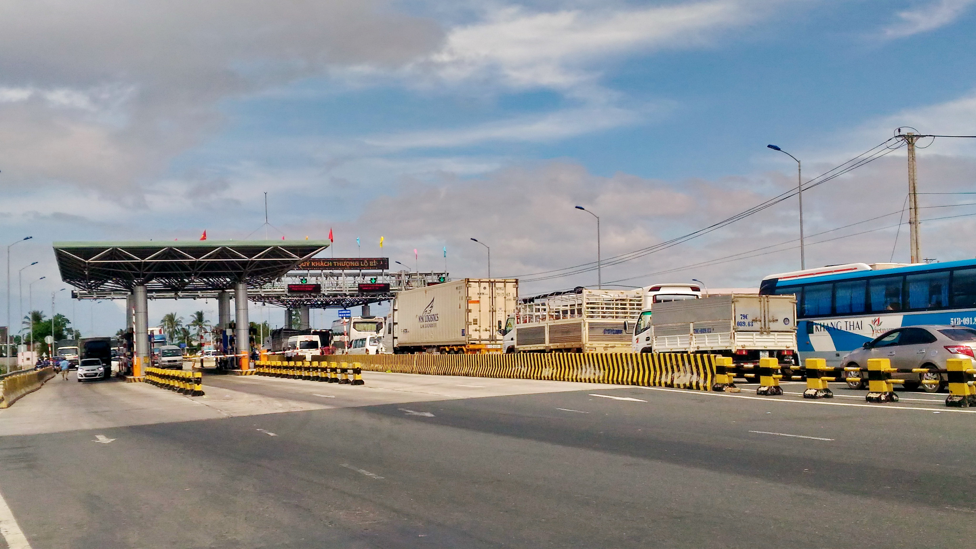 Đã miễn, giảm phí nhưng BOT Ninh Lộc vẫn phải xả trạm