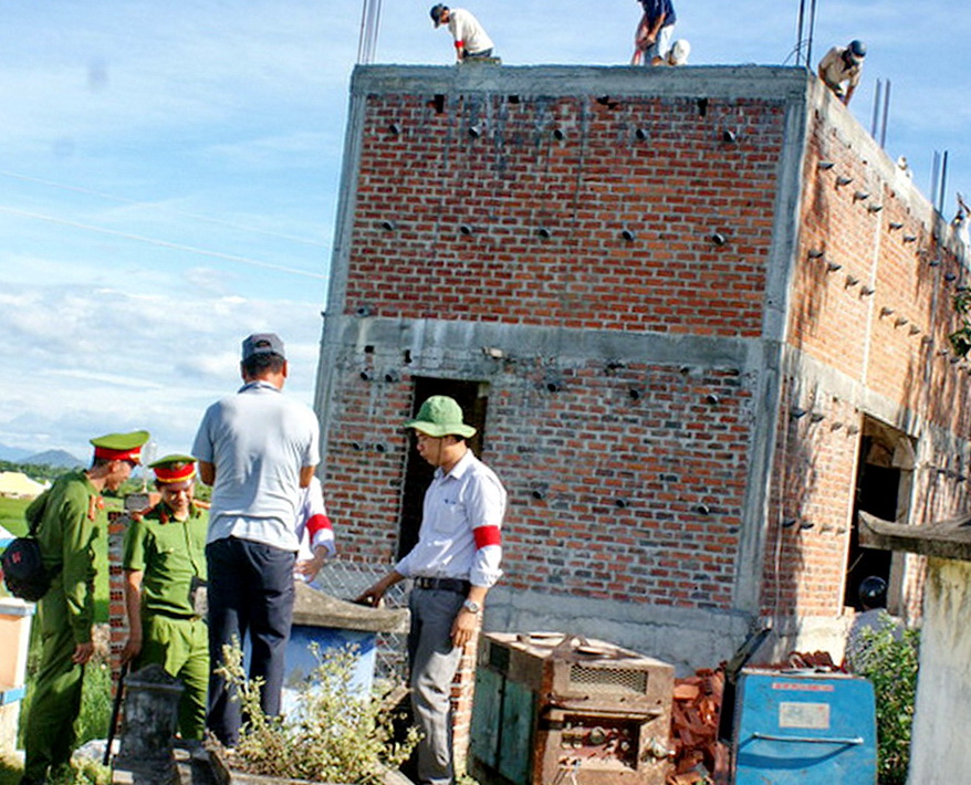 Phó bí thư Chi bộ thôn lấn chiếm đất công xây nhà trái phép