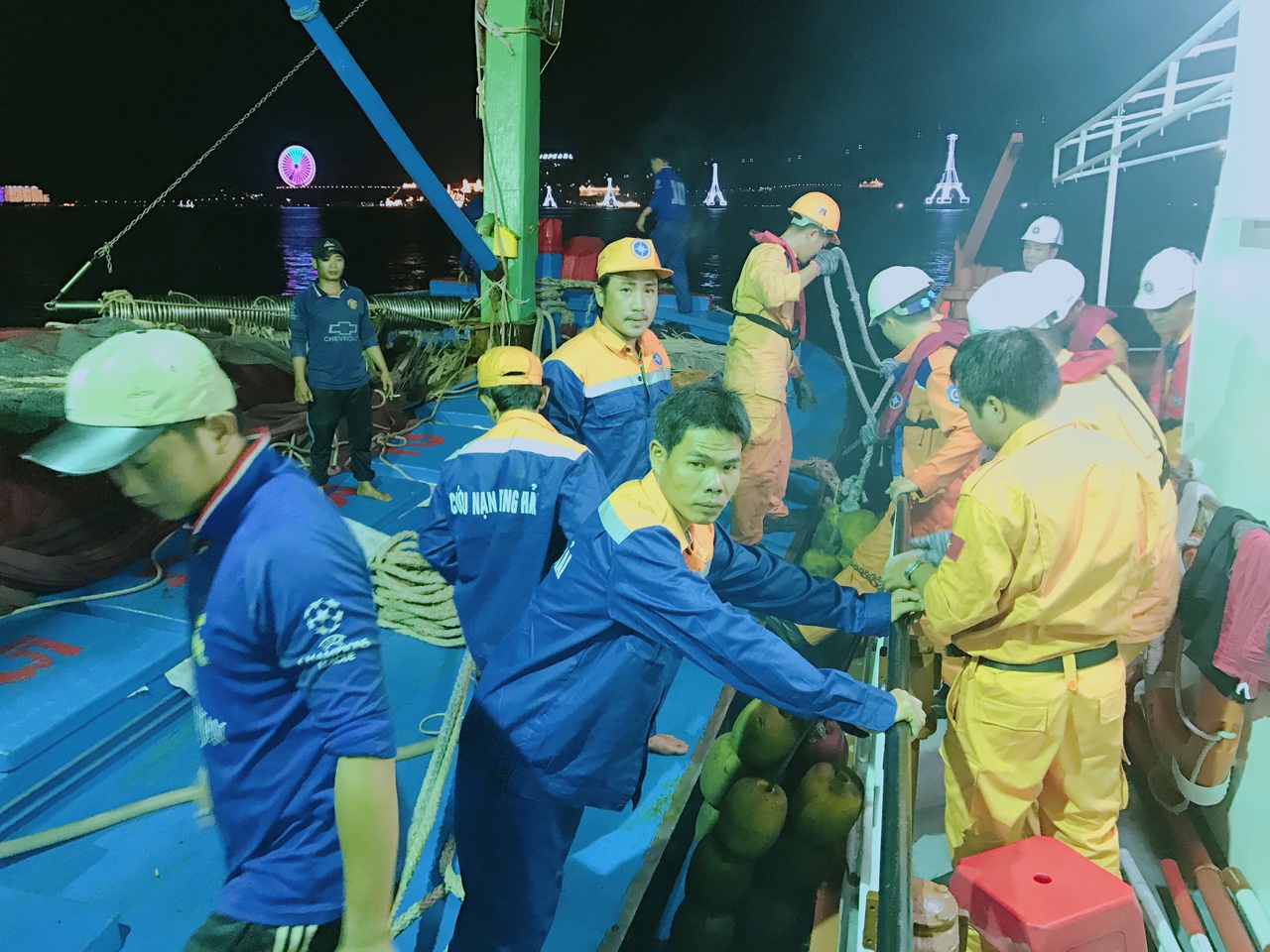 15 ngư dân Bình Định cùng tàu đánh cá đã được cứu nạn an toàn