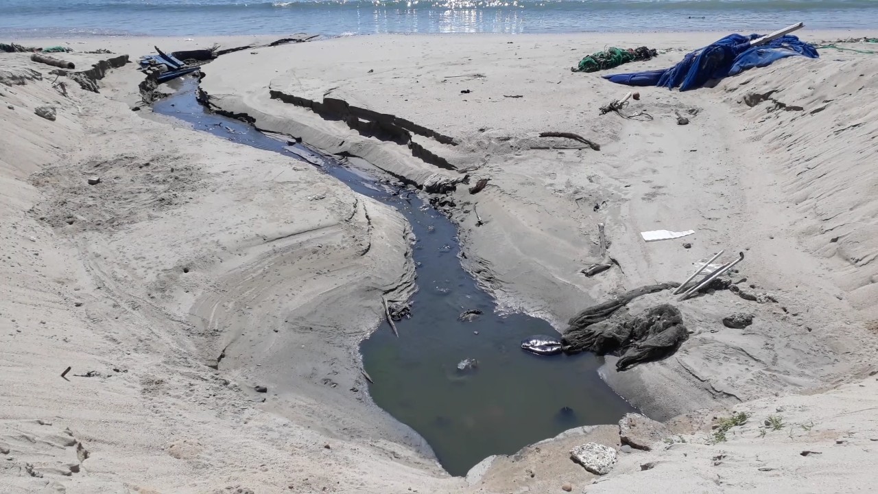 Tái diễn nước thải đen ngòm đổ ra vịnh Nha Trang