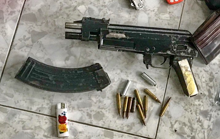 Đệ tử của "trùm xã hội đen" vừa ra tù đã mang súng bắn gục đối thủ giữa đường phố 