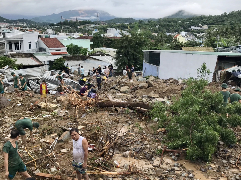 Sạt lở núi, 4 người trong một gia đình thương vong