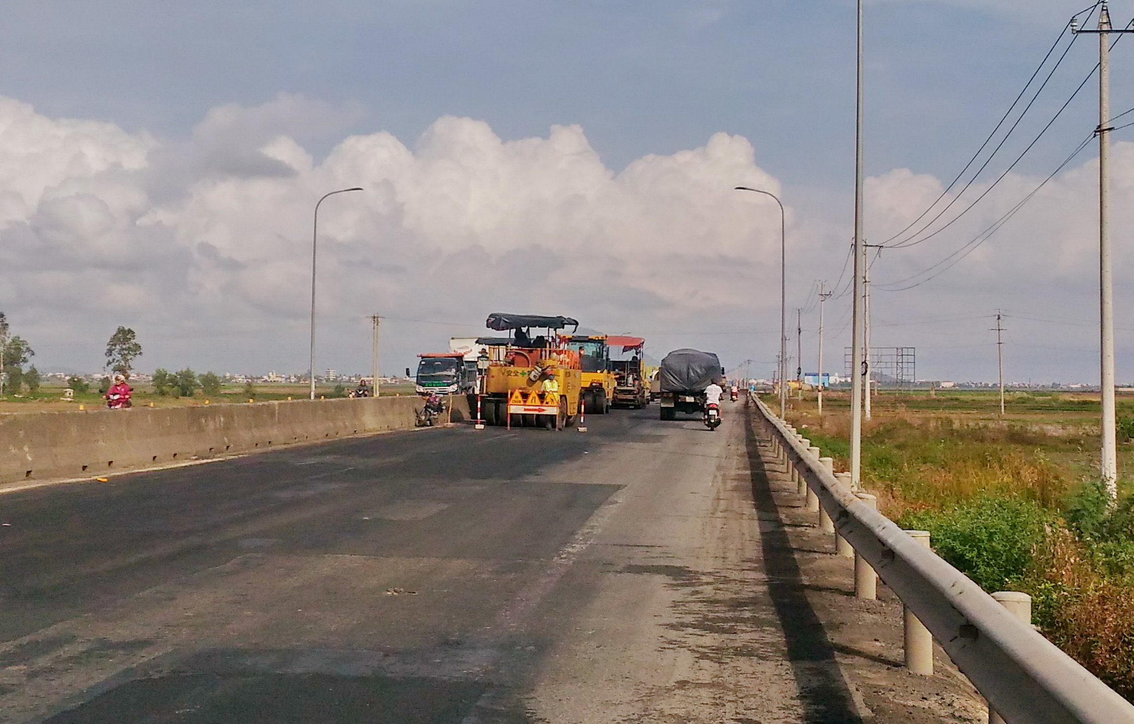 Tạm đình chỉ một cán bộ, đề nghị “cấm cửa” 6 nhà thầu xây dựng giao thông